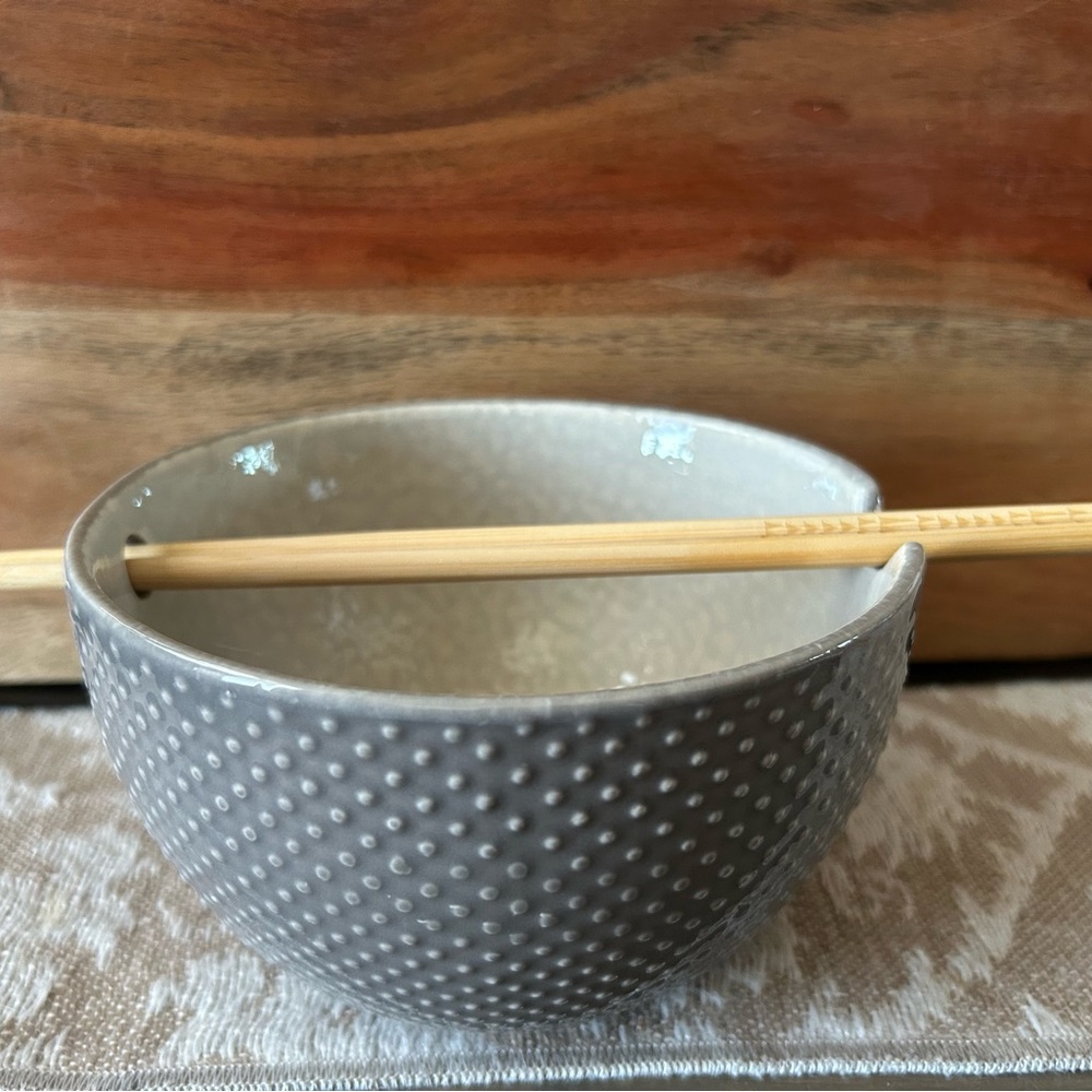 Pacifica Gray Textured Bowl with Chopsticks